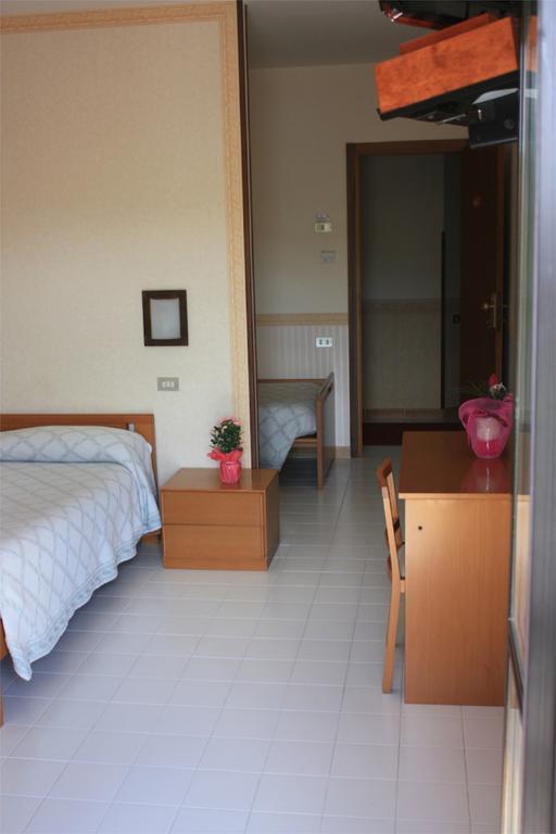 Hotel Ristorante La Bilancia Loreto Aprutino Pokoj fotografie