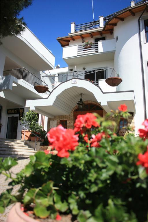 Hotel Ristorante La Bilancia Loreto Aprutino Exteriér fotografie